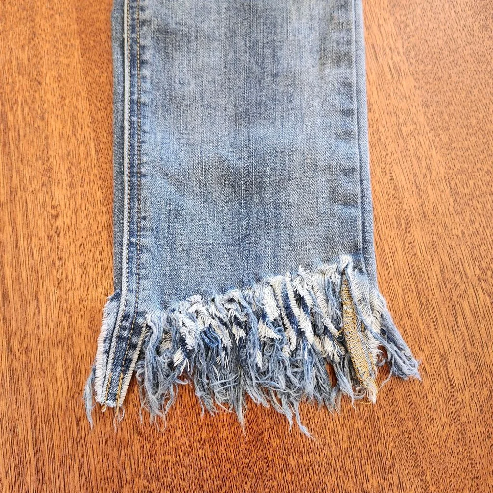Women's Free People Blue Distressed Ankle Cropped Jeans Size 29 B1